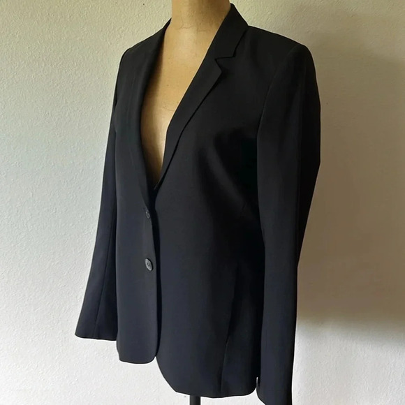 Theory Jackets & Blazers - Theory sz 6 wool button close blazer excellent like new condition business work
